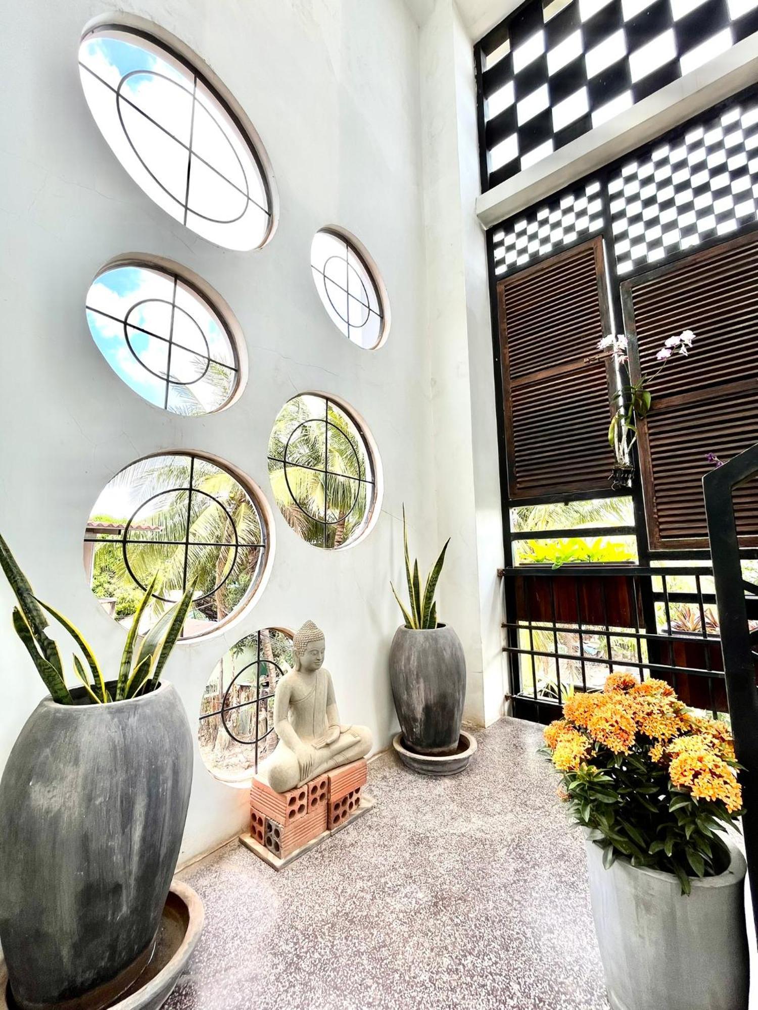 Apartment Canopy Family